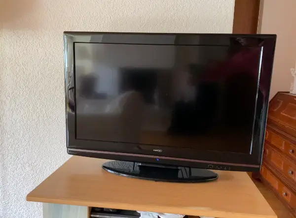 Voll funktionsfähiger Fernseher, schwarz